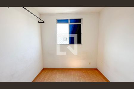 Apartamento à venda com 2 quartos, 50m² em Califórnia, Contagem