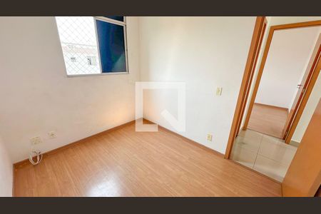 Apartamento à venda com 2 quartos, 50m² em Califórnia, Contagem