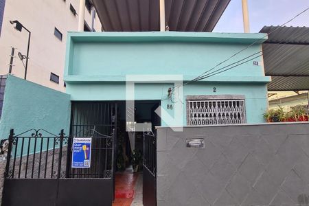 Casa à venda com 120m², 2 quartos e 1 vaga Casa à venda com 120m², 2 quartos e 1 vagaFachada com placa