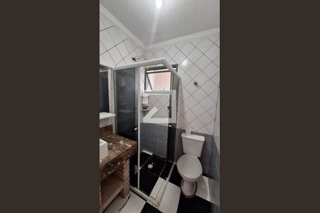 Banheiro de apartamento para alugar com 2 quartos, 57m² em Vila Zeferina, Itaquaquecetuba