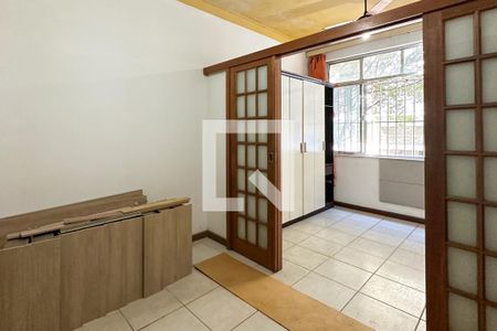 Quarto 01 de apartamento para alugar com 2 quartos, 48m² em Copacabana, Rio de Janeiro