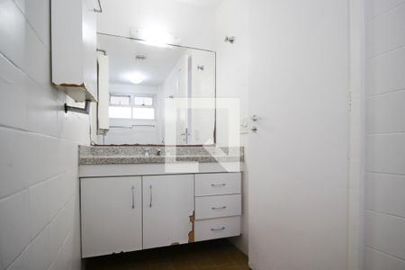 Banheiro da Suíte  de apartamento para alugar com 3 quartos, 100m² em Moema, São Paulo