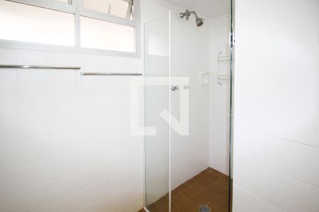 Banheiro da Suíte  de apartamento para alugar com 3 quartos, 100m² em Moema, São Paulo