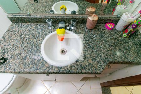 Casa de condomínio à venda com 194m², 3 quartos e 4 vagas Casa de condomínio à venda com 194m², 3 quartos e 4 vagasBanheiro 2