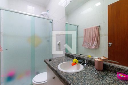 Casa de condomínio à venda com 194m², 3 quartos e 4 vagas Casa de condomínio à venda com 194m², 3 quartos e 4 vagasBanheiro 2