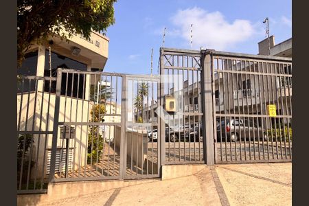 Casa de condomínio à venda com 194m², 3 quartos e 4 vagas Casa de condomínio à venda com 194m², 3 quartos e 4 vagasFachada