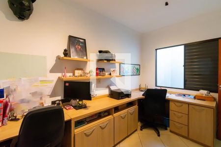 Casa de condomínio à venda com 194m², 3 quartos e 4 vagas Casa de condomínio à venda com 194m², 3 quartos e 4 vagasQuarto 2 - Escritório