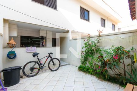 Casa de condomínio à venda com 194m², 3 quartos e 4 vagas Casa de condomínio à venda com 194m², 3 quartos e 4 vagasQuintal
