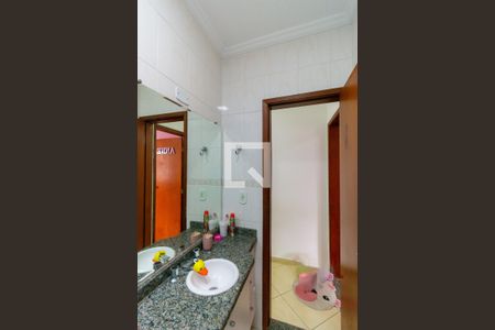 Casa de condomínio à venda com 194m², 3 quartos e 4 vagas Casa de condomínio à venda com 194m², 3 quartos e 4 vagasBanheiro 2