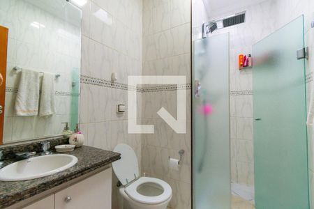 Casa de condomínio à venda com 194m², 3 quartos e 4 vagas Casa de condomínio à venda com 194m², 3 quartos e 4 vagasBanheiro da Suíte