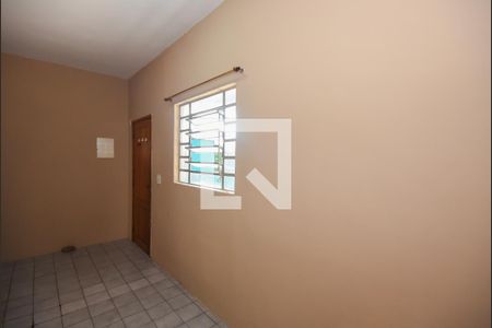 Sala de casa para alugar com 2 quartos, 70m² em Jardim Maria Virginia, São Paulo