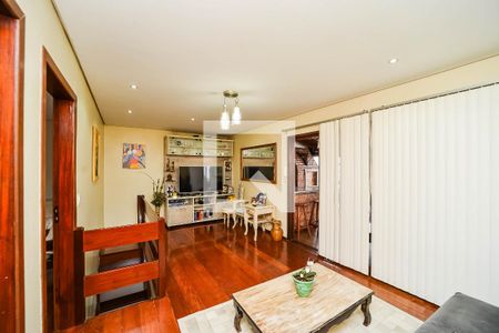 Casa à venda com 220m², 3 quartos e 2 vagas Casa à venda com 220m², 3 quartos e 2 vagasCobertura/Sala