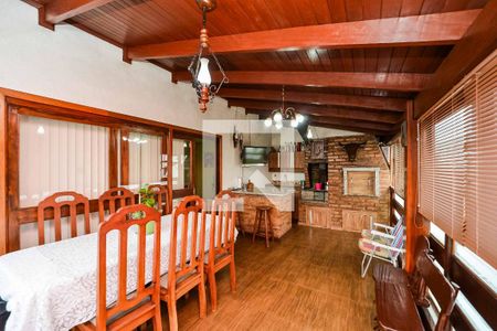 Casa à venda com 220m², 3 quartos e 2 vagas Casa à venda com 220m², 3 quartos e 2 vagasEspaço Gourmet