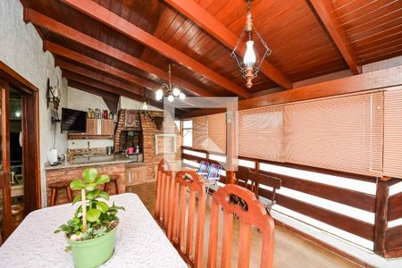 Casa à venda com 220m², 3 quartos e 2 vagas Casa à venda com 220m², 3 quartos e 2 vagasEspaço Gourmet
