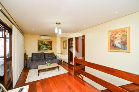 Casa à venda com 220m², 3 quartos e 2 vagas Casa à venda com 220m², 3 quartos e 2 vagasCobertura/Sala