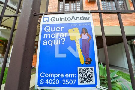Casa à venda com 220m², 3 quartos e 2 vagas Casa à venda com 220m², 3 quartos e 2 vagasPlaquinha