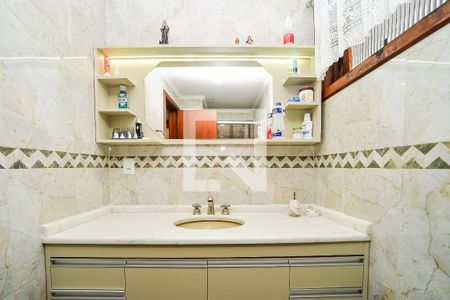 Casa à venda com 220m², 3 quartos e 2 vagas Casa à venda com 220m², 3 quartos e 2 vagasBanheiro 1