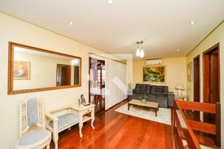 Casa à venda com 220m², 3 quartos e 2 vagas Casa à venda com 220m², 3 quartos e 2 vagasCobertura/Sala