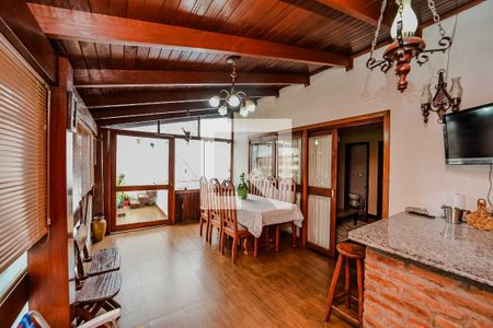 Casa à venda com 220m², 3 quartos e 2 vagas Casa à venda com 220m², 3 quartos e 2 vagasEspaço Gourmet