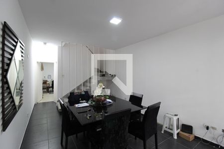 Casa à venda com 120m², 3 quartos e 4 vagasSala