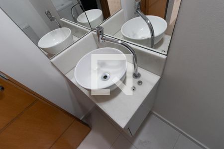 Lavabo de casa de condomínio para alugar com 2 quartos, 54m² em Vila Nova Mazzei, São Paulo