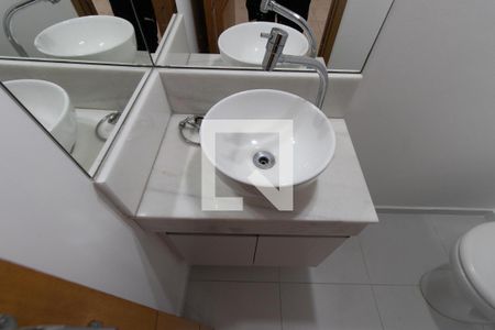 Lavabo de casa de condomínio para alugar com 2 quartos, 54m² em Vila Nova Mazzei, São Paulo