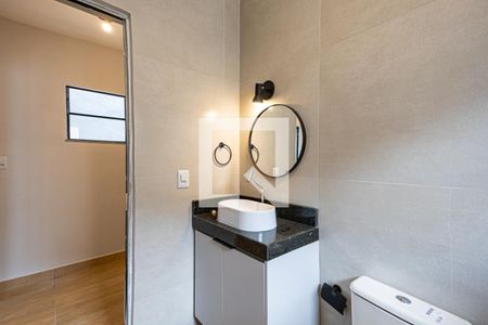 Banheiro de kitnet/studio para alugar com 1 quarto, 35m² em Piratininga, Niterói