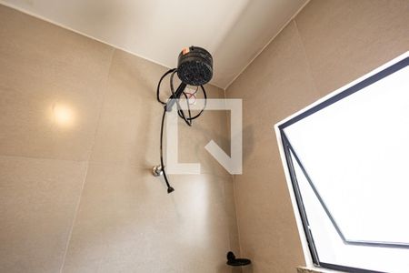 Banheiro de kitnet/studio para alugar com 1 quarto, 35m² em Piratininga, Niterói