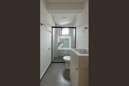 Banheiro de kitnet/studio para alugar com 1 quarto, 34m² em Vila Bastos, Santo André