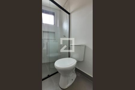 Banheiro de kitnet/studio para alugar com 1 quarto, 34m² em Vila Bastos, Santo André