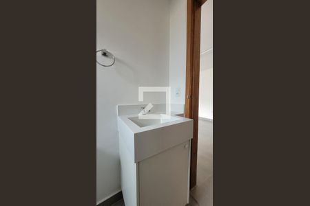 Banheiro de kitnet/studio para alugar com 1 quarto, 34m² em Vila Bastos, Santo André