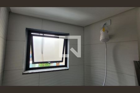 Banheiro de kitnet/studio para alugar com 1 quarto, 34m² em Vila Bastos, Santo André