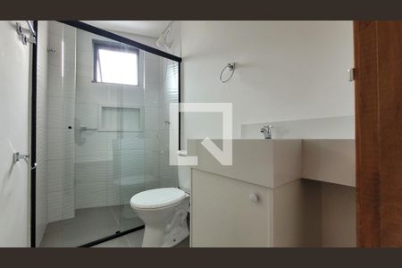 Banheiro de kitnet/studio para alugar com 1 quarto, 34m² em Vila Bastos, Santo André