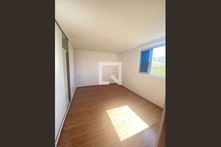 Quarto de apartamento para alugar com 4 quartos, 277m² em Cabral, Contagem