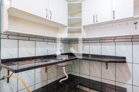 Cozinha e Área de Serviço de apartamento à venda com 2 quartos, 55m² em Cristal, Porto Alegre