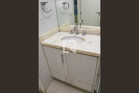 Apartamento à venda com 156m², 3 quartos e 3 vagas Apartamento à venda com 156m², 3 quartos e 3 vagasBanheiro social