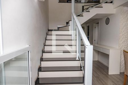 Apartamento à venda com 156m², 3 quartos e 3 vagas Apartamento à venda com 156m², 3 quartos e 3 vagasEscada