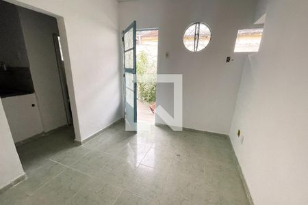 Sala de casa para alugar com 1 quarto, 40m² em Olavo Bilac, Duque de Caxias