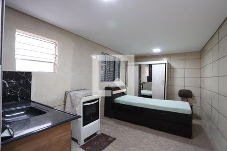 Sala/Quarto/Cozinha de casa para alugar com 1 quarto, 28m² em Jardim Clara Regina, São Paulo