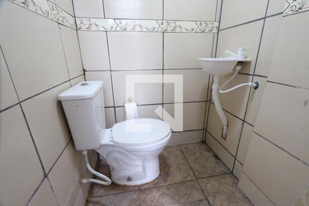 Banheiro de casa para alugar com 1 quarto, 28m² em Jardim Clara Regina, São Paulo