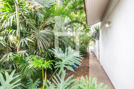 Casa de condomínio à venda com 575m², 4 quartos e 6 vagas Casa de condomínio à venda com 575m², 4 quartos e 6 vagasQuintal