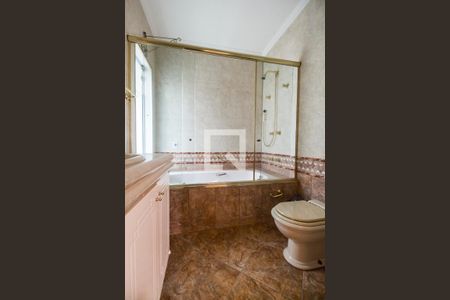 Casa de condomínio à venda com 575m², 4 quartos e 6 vagas Casa de condomínio à venda com 575m², 4 quartos e 6 vagasBanheiro da Suíte 2