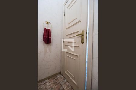 Casa de condomínio à venda com 575m², 4 quartos e 6 vagas Casa de condomínio à venda com 575m², 4 quartos e 6 vagasLavabo