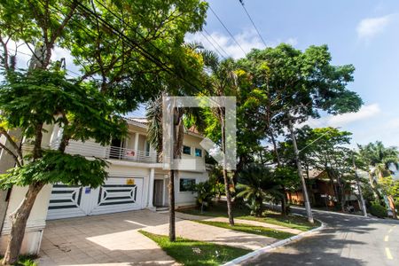 Casa de condomínio à venda com 575m², 4 quartos e 6 vagas Casa de condomínio à venda com 575m², 4 quartos e 6 vagasVista da Rua
