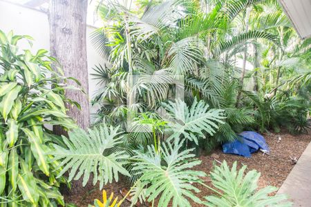 Casa de condomínio à venda com 575m², 4 quartos e 6 vagas Casa de condomínio à venda com 575m², 4 quartos e 6 vagasQuintal