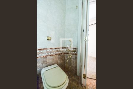 Casa de condomínio à venda com 575m², 4 quartos e 6 vagas Casa de condomínio à venda com 575m², 4 quartos e 6 vagasBanheiro da Suíte 2