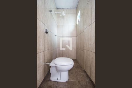 Casa de condomínio à venda com 575m², 4 quartos e 6 vagas Casa de condomínio à venda com 575m², 4 quartos e 6 vagasBanheiro de serviço