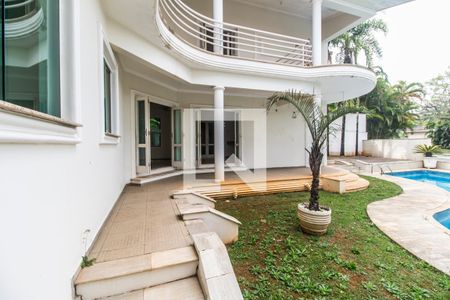 Casa de condomínio à venda com 575m², 4 quartos e 6 vagas Casa de condomínio à venda com 575m², 4 quartos e 6 vagasVaranda