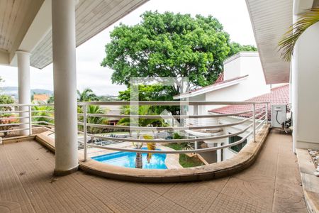 Casa de condomínio à venda com 575m², 4 quartos e 6 vagas Casa de condomínio à venda com 575m², 4 quartos e 6 vagasVista