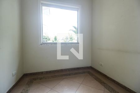 Casa de condomínio à venda com 575m², 4 quartos e 6 vagas Casa de condomínio à venda com 575m², 4 quartos e 6 vagasEscritório